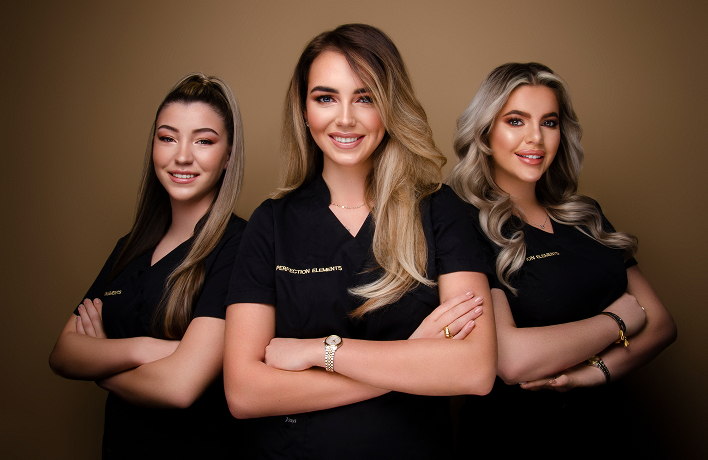 3 krachtige vrouw poseren voor een foto - bedrijfsfotografie